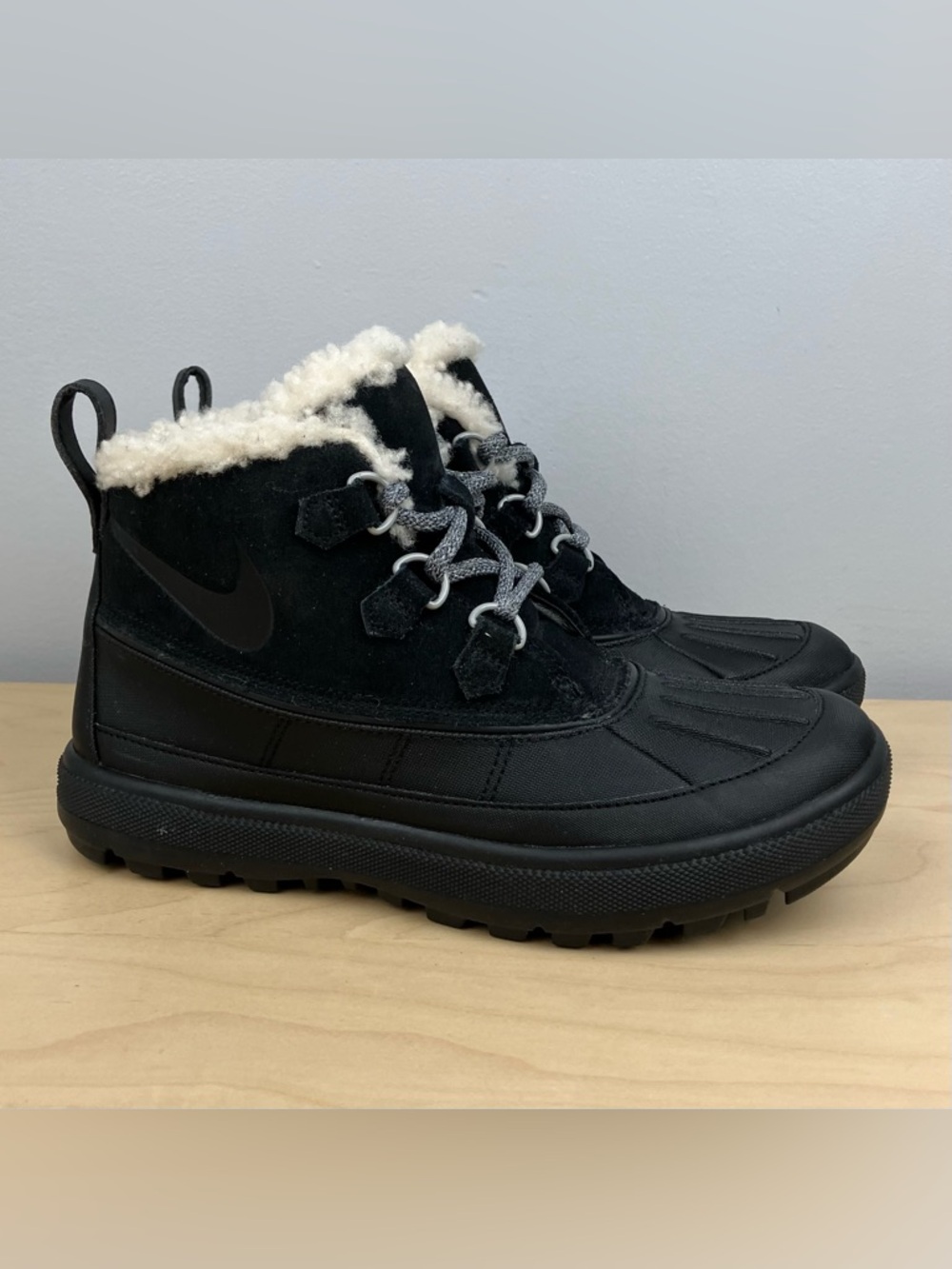 Nike Women’s Size 6.5 Woodside Chukka 2 Black Anthracite Winter Boots Booties